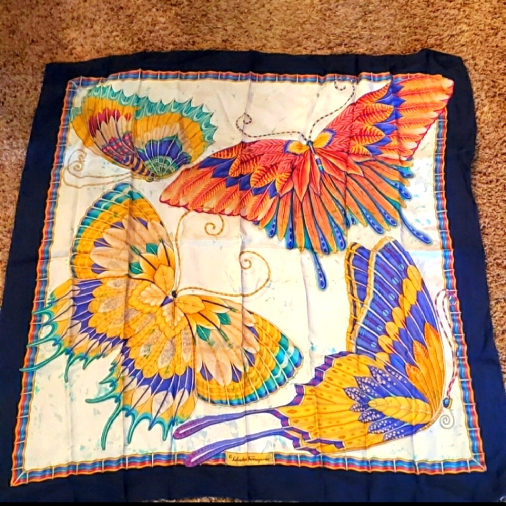 Vintage Salvador fairgamo silk scarf 34 by 34